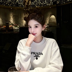 PRAD*A普*达2026秋冬新款男女同款👫长袖卫衣,最新款全网独家首上!!~既经典有时尚百搭,谁不爱啊,将经典再次展现 PRAD*A普*达2026秋冬新款男女同款👫长袖卫衣,最新款全网独家首上!!~既经典有时尚百搭,谁不爱啊,将经典再次展现
