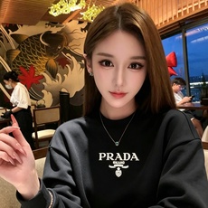PRAD*A普*达2026秋冬新款男女同款👫长袖卫衣,最新款全网独家首上!!~既经典有时尚百搭,谁不爱啊,将经典再次展现 PRAD*A普*达2026秋冬新款男女同款👫长袖卫衣,最新款全网独家首上!!~既经典有时尚百搭,谁不爱啊,将经典再次展现