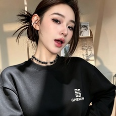 Giv*chy/纪*希2026秋冬新款男女同款👫卫衣,主创时尚注入了全新时尚能量。通过探索各种题材和性感魅力,极具辨识度 Giv*chy/纪*希2026秋冬新款男女同款👫卫衣,主创时尚注入了全新时尚能量。通过探索各种题材和性感魅力,极具辨识度