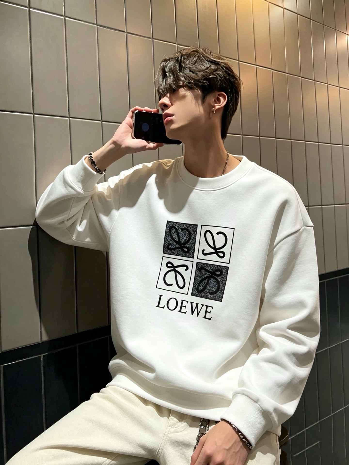 LOE*WE罗*威 2026秋冬男女同款👫长袖卫衣,意大利原厂订单渠道,极具个性高级潮风,标志logo刺绣设计!情侣款定 LOE*WE罗*威 2026秋冬男女同款👫长袖卫衣,意大利原厂订单渠道,极具个性高级潮风,标志logo刺绣设计!情侣款定