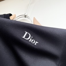 Dio*迪家 2026秋冬新款男女同款👫长袖打底衫,专柜同步发售!定制专属260克纯棉面料,定制原版工艺螺纹,胸前log Dio*迪家 2026秋冬新款男女同款👫长袖打底衫,专柜同步发售!定制专属260克纯棉面料,定制原版工艺螺纹,胸前log