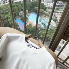Moncler蒙口2026秋冬新款贸易订单长袖打底衫,全品相!!网红款!下摆logo图案刺绣设计!上身舒适透气,不僵硬, Moncler蒙口2026秋冬新款贸易订单长袖打底衫,全品相!!网红款!下摆logo图案刺绣设计!上身舒适透气,不僵硬,