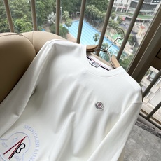 Moncler蒙口2026秋冬新款贸易订单长袖打底衫,全品相!!网红款!下摆logo图案刺绣设计!上身舒适透气,不僵硬, Moncler蒙口2026秋冬新款贸易订单长袖打底衫,全品相!!网红款!下摆logo图案刺绣设计!上身舒适透气,不僵硬,