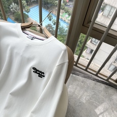 Moncler蒙口2026秋冬新款贸易订单长袖打底衫,全品相!!网红款!胸前logo图案刺绣设计!上身舒适透气,不僵硬, Moncler蒙口2026秋冬新款贸易订单长袖打底衫,全品相!!网红款!胸前logo图案刺绣设计!上身舒适透气,不僵硬,