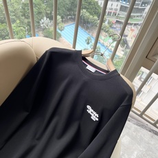 Moncler蒙口2026秋冬新款贸易订单长袖打底衫,全品相!!网红款!胸前logo图案刺绣设计!上身舒适透气,不僵硬, Moncler蒙口2026秋冬新款贸易订单长袖打底衫,全品相!!网红款!胸前logo图案刺绣设计!上身舒适透气,不僵硬,