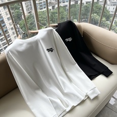 Moncler蒙口2026秋冬新款贸易订单长袖打底衫,全品相!!网红款!胸前logo图案刺绣设计!上身舒适透气,不僵硬, Moncler蒙口2026秋冬新款贸易订单长袖打底衫,全品相!!网红款!胸前logo图案刺绣设计!上身舒适透气,不僵硬,