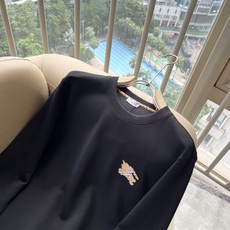 Bur*erry 巴*莉 2026秋冬新款男士长袖打底,品牌最新设计元素!既不单调也不复杂,恰到好处的展现品味!客供顶级 Bur*erry 巴*莉 2026秋冬新款男士长袖打底,品牌最新设计元素!既不单调也不复杂,恰到好处的展现品味!客供顶级