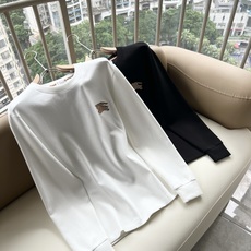 Bur*erry 巴*莉 2026秋冬新款男士长袖打底,品牌最新设计元素!既不单调也不复杂,恰到好处的展现品味!客供顶级 Bur*erry 巴*莉 2026秋冬新款男士长袖打底,品牌最新设计元素!既不单调也不复杂,恰到好处的展现品味!客供顶级
