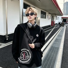 Moncler蒙口2026秋冬新款贸易订单长袖打底衫,全品相!!网红款!下摆logo图案刺绣设计!上身舒适透气,不僵硬, Moncler蒙口2026秋冬新款贸易订单长袖打底衫,全品相!!网红款!下摆logo图案刺绣设计!上身舒适透气,不僵硬,