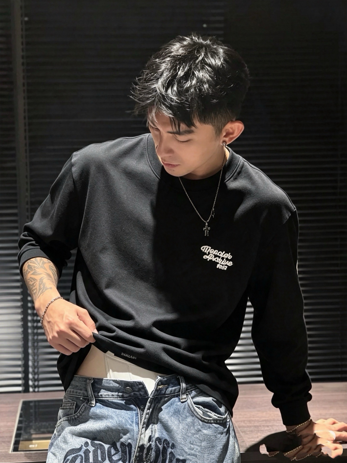 Moncler蒙口2026秋冬新款贸易订单长袖打底衫,全品相!!网红款!胸前logo图案刺绣设计!上身舒适透气,不僵硬, Moncler蒙口2026秋冬新款贸易订单长袖打底衫,全品相!!网红款!胸前logo图案刺绣设计!上身舒适透气,不僵硬,