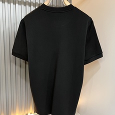 Moncler蒙口2026秋冬新款贸易订单短袖打底衫,全品相!!网红款!胸前logo图案刺绣设计!上身舒适透气,不僵硬, Moncler蒙口2026秋冬新款贸易订单短袖打底衫,全品相!!网红款!胸前logo图案刺绣设计!上身舒适透气,不僵硬,