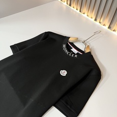 Moncler蒙口2026秋冬新款贸易订单短袖打底衫,全品相!!网红款!胸前logo图案刺绣设计!上身舒适透气,不僵硬, Moncler蒙口2026秋冬新款贸易订单短袖打底衫,全品相!!网红款!胸前logo图案刺绣设计!上身舒适透气,不僵硬,