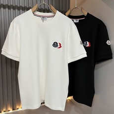 Moncler蒙口2026秋冬新款贸易订单短袖打底衫,全品相!!网红款!胸前logo图案刺绣设计!上身舒适透气,不僵硬, Moncler蒙口2026秋冬新款贸易订单短袖打底衫,全品相!!网红款!胸前logo图案刺绣设计!上身舒适透气,不僵硬,