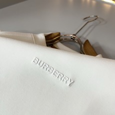 Bur*erry 巴*莉 2026秋冬新款男女同款短袖打底,品牌最新设计元素!既不单调也不复杂,恰到好处的展现品味!客供 Bur*erry 巴*莉 2026秋冬新款男女同款短袖打底,品牌最新设计元素!既不单调也不复杂,恰到好处的展现品味!客供