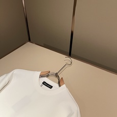 Arman阿*尼2026秋冬新款男士休闲长袖卫衣,原单代工厂订单,标志logo图案刺绣设计!简洁的设计精致优雅,令人叹服 Arman阿*尼2026秋冬新款男士休闲长袖卫衣,原单代工厂订单,标志logo图案刺绣设计!简洁的设计精致优雅,令人叹服