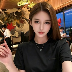 Bur*erry 巴*莉 2026秋冬新款男女同款短袖打底,品牌最新设计元素!既不单调也不复杂,恰到好处的展现品味!客供 Bur*erry 巴*莉 2026秋冬新款男女同款短袖打底,品牌最新设计元素!既不单调也不复杂,恰到好处的展现品味!客供
