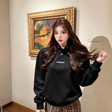 Giv*chy/纪*希2026秋冬新款男女同款👫卫衣,主创时尚注入了全新时尚能量。通过探索各种题材和性感魅力,极具辨识度 Giv*chy/纪*希2026秋冬新款男女同款👫卫衣,主创时尚注入了全新时尚能量。通过探索各种题材和性感魅力,极具辨识度