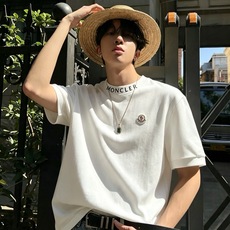 Moncler蒙口2026秋冬新款贸易订单短袖打底衫,全品相!!网红款!胸前logo图案刺绣设计!上身舒适透气,不僵硬, Moncler蒙口2026秋冬新款贸易订单短袖打底衫,全品相!!网红款!胸前logo图案刺绣设计!上身舒适透气,不僵硬,