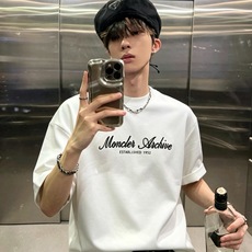 Moncler蒙口2026秋冬新款贸易订单短袖打底衫,全品相!!网红款!胸前logo图案刺绣设计!上身舒适透气,不僵硬, Moncler蒙口2026秋冬新款贸易订单短袖打底衫,全品相!!网红款!胸前logo图案刺绣设计!上身舒适透气,不僵硬,
