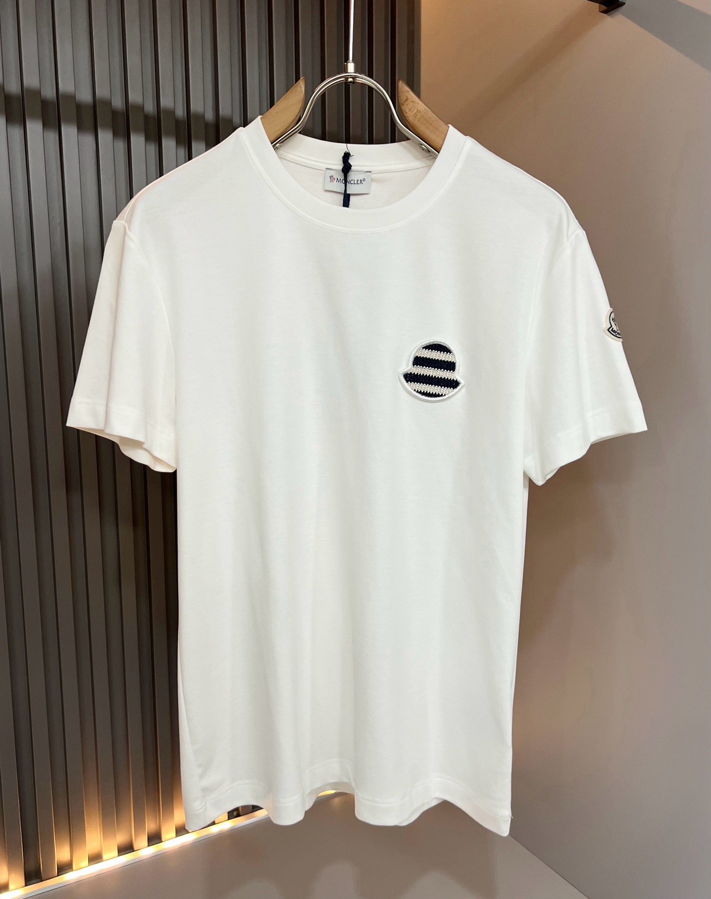 Moncler蒙家 2026春夏最新男女同款👫贸易订单短袖T恤,全品相!!网红款!采用logo图案刺绣设计!上身舒适透气 Moncler蒙家 2026春夏最新男女同款👫贸易订单短袖T恤,全品相!!网红款!采用logo图案刺绣设计!上身舒适透气