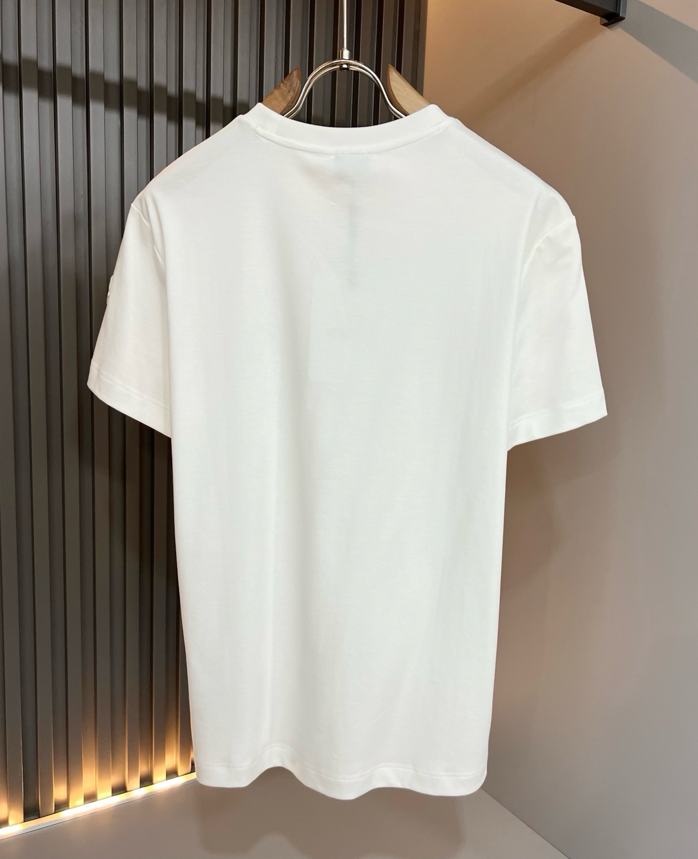 Moncler蒙家 2026春夏最新男女同款👫贸易订单短袖T恤,全品相!!网红款!采用logo图案刺绣设计!上身舒适透气 Moncler蒙家 2026春夏最新男女同款👫贸易订单短袖T恤,全品相!!网红款!采用logo图案刺绣设计!上身舒适透气