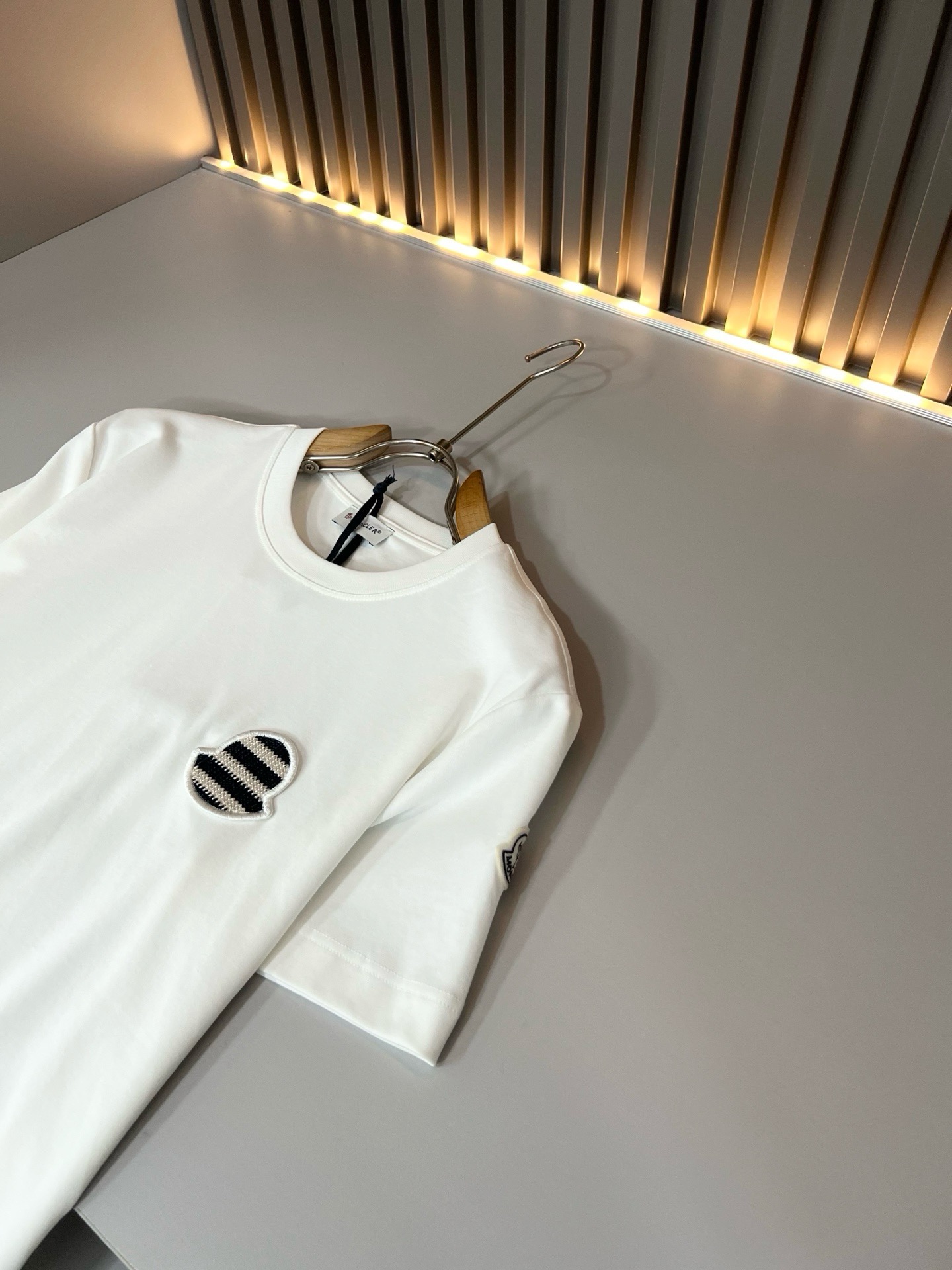 Moncler蒙家 2026春夏最新男女同款👫贸易订单短袖T恤,全品相!!网红款!采用logo图案刺绣设计!上身舒适透气 Moncler蒙家 2026春夏最新男女同款👫贸易订单短袖T恤,全品相!!网红款!采用logo图案刺绣设计!上身舒适透气