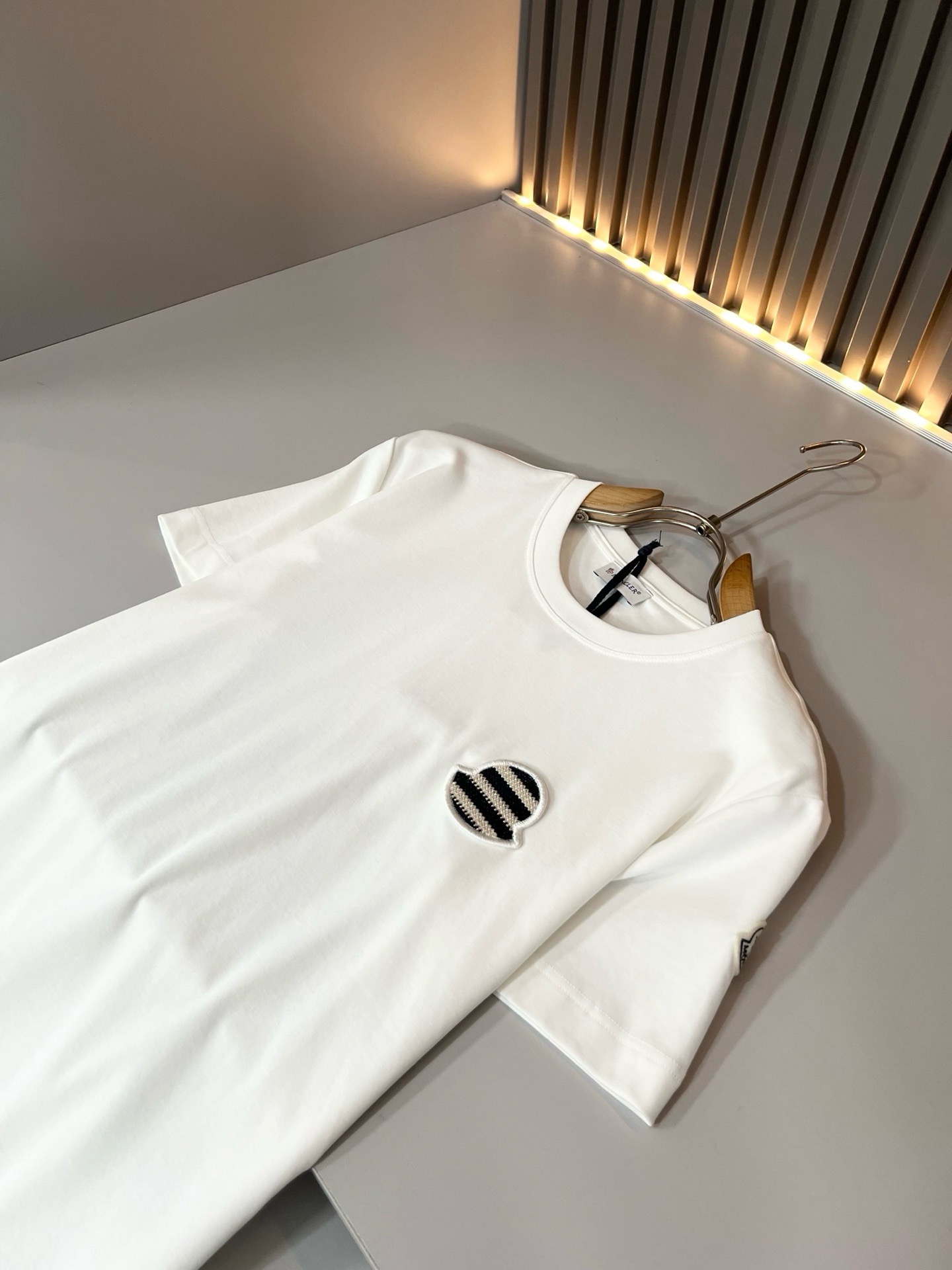 Moncler蒙家 2026春夏最新男女同款👫贸易订单短袖T恤,全品相!!网红款!采用logo图案刺绣设计!上身舒适透气 Moncler蒙家 2026春夏最新男女同款👫贸易订单短袖T恤,全品相!!网红款!采用logo图案刺绣设计!上身舒适透气