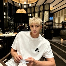 Moncler蒙家 2026春夏最新男女同款👫贸易订单短袖T恤,全品相!!网红款!采用logo图案刺绣设计!上身舒适透气 Moncler蒙家 2026春夏最新男女同款👫贸易订单短袖T恤,全品相!!网红款!采用logo图案刺绣设计!上身舒适透气