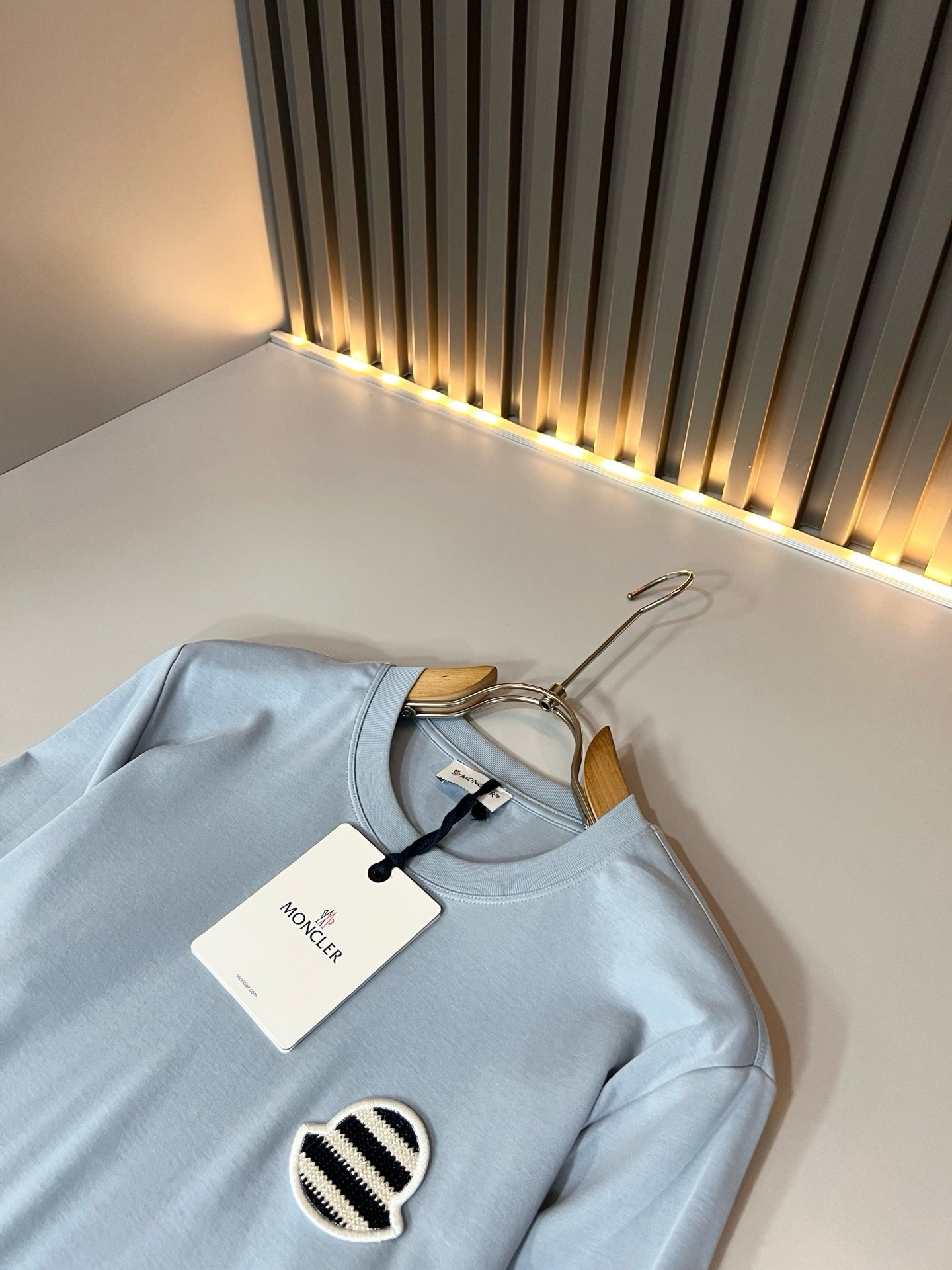 Moncler蒙家 2026春夏最新男女同款👫贸易订单短袖T恤,全品相!!网红款!采用logo图案刺绣设计!上身舒适透气 Moncler蒙家 2026春夏最新男女同款👫贸易订单短袖T恤,全品相!!网红款!采用logo图案刺绣设计!上身舒适透气