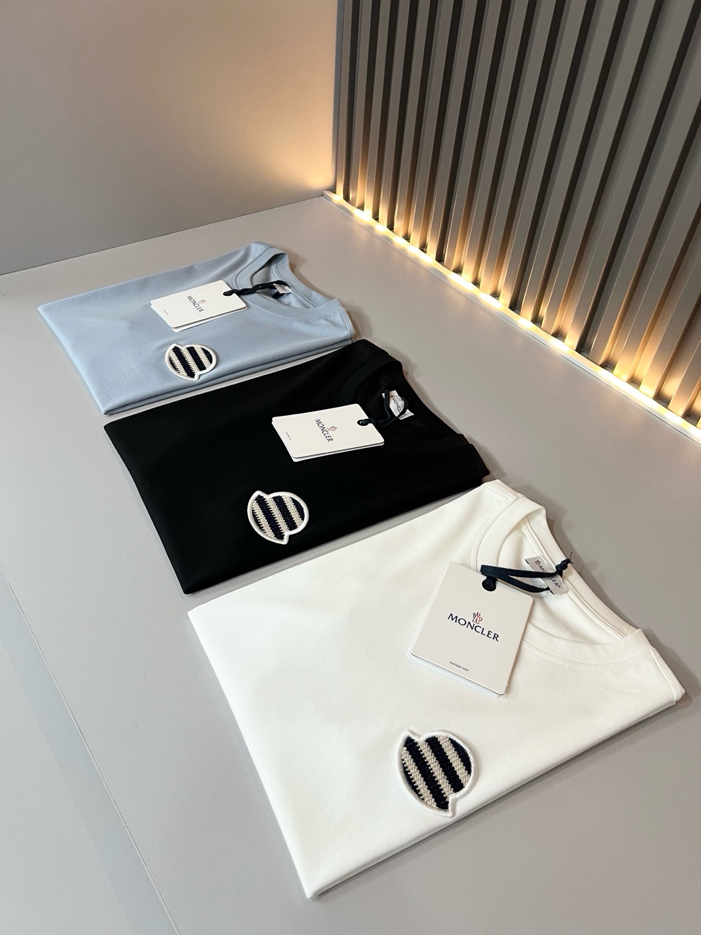 Moncler蒙家 2026春夏最新男女同款👫贸易订单短袖T恤,全品相!!网红款!采用logo图案刺绣设计!上身舒适透气 Moncler蒙家 2026春夏最新男女同款👫贸易订单短袖T恤,全品相!!网红款!采用logo图案刺绣设计!上身舒适透气