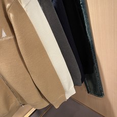 BC-Brunello Cucineli 2026秋冬新款针织羊毛开衫,最新时尚潮流效果,时尚新韵味,元素及现代潮流的高 BC-Brunello Cucineli 2026秋冬新款针织羊毛开衫,最新时尚潮流效果,时尚新韵味,元素及现代潮流的高