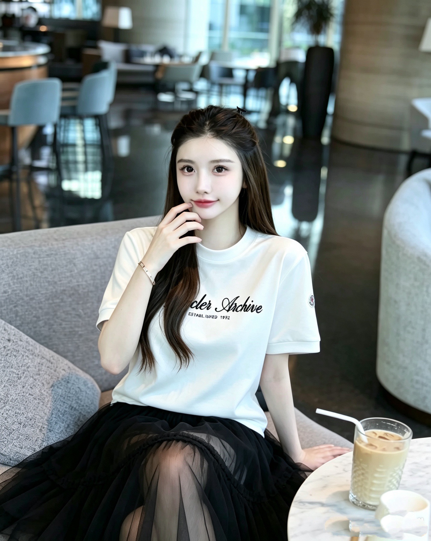 Moncler蒙口2026秋冬新款贸易订单短袖打底衫，全品相！！网红款！胸前logo图案刺绣设计！上身舒适透气，不僵硬，
