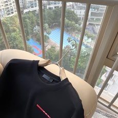 PRAD*A普*达2026秋冬新款男士长袖打底衫,最新款全网独家首上!!~既经典有时尚百搭,谁不爱啊,将经典再次展现,非 PRAD*A普*达2026秋冬新款男士长袖打底衫,最新款全网独家首上!!~既经典有时尚百搭,谁不爱啊,将经典再次展现,非
