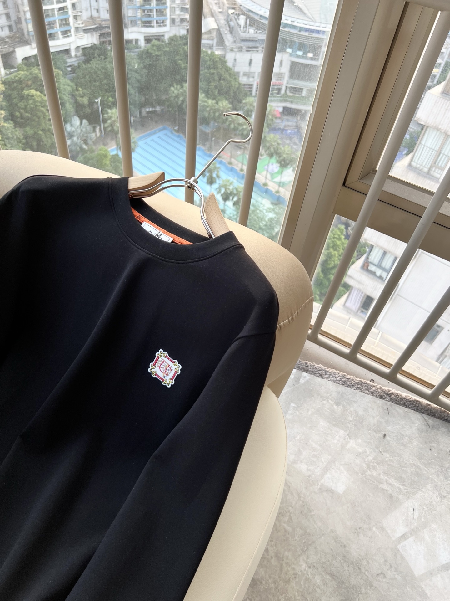 Her*mes爱*仕2026秋冬新款男女同款👫长袖打底衫,全新升级百搭基础款,低调奢华,品格之选!甄选优质精选纯棉面料! Her*mes爱*仕2026秋冬新款男女同款👫长袖打底衫,全新升级百搭基础款,低调奢华,品格之选!甄选优质精选纯棉面料!