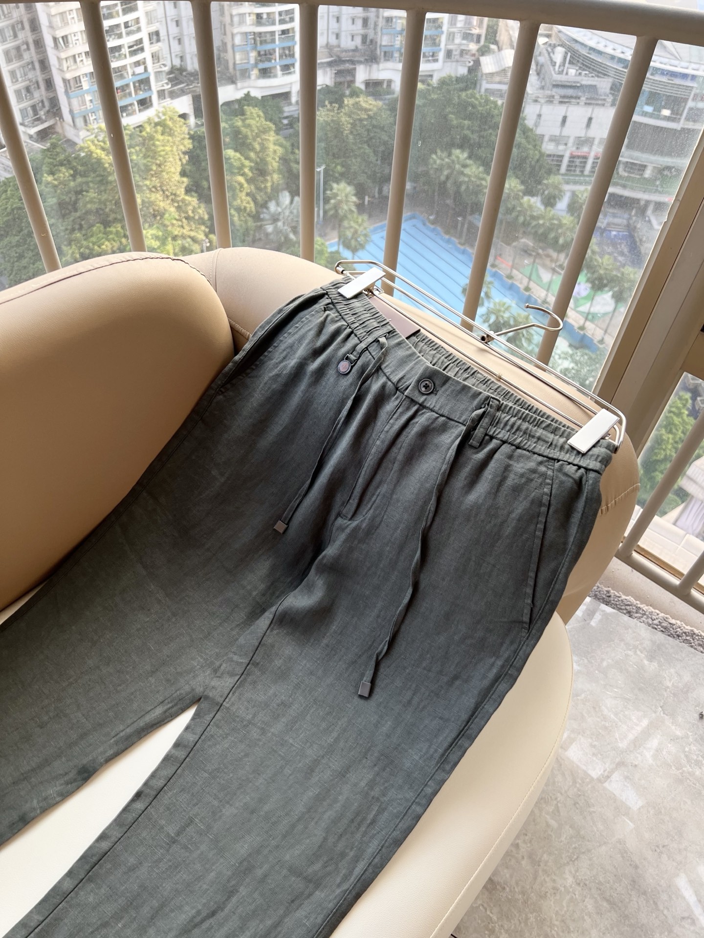 Loro Piana诺悠翩雅 2026春夏新品男士棉麻休闲裤，最新的贸易订单全品相！！网红款！上身舒适透气，不僵硬，整体