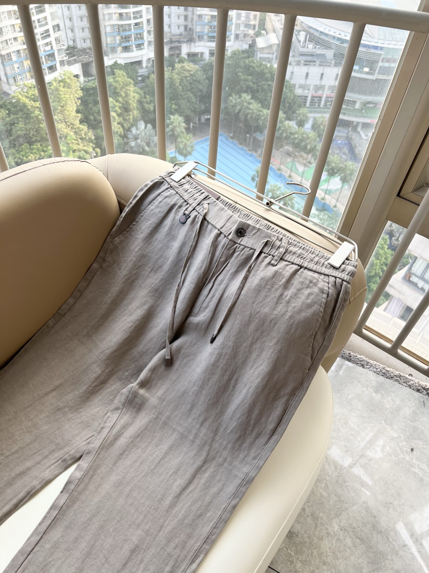 Loro Piana诺悠翩雅 2026春夏新品男士棉麻休闲裤，最新的贸易订单全品相！！网红款！上身舒适透气，不僵硬，整体