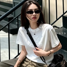 LouisVuitt*路易*登 2026秋冬新款男女👫短袖打底衫,非常时髦胸前logo刺绣修饰!区别于以往的不同,宣示品 LouisVuitt*路易*登 2026秋冬新款男女👫短袖打底衫,非常时髦胸前logo刺绣修饰!区别于以往的不同,宣示品