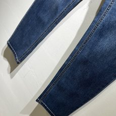Balenci*ga巴黎*家 2026秋冬新款牛仔裤。B家的牛仔裤也是属一属二的.产出的牛仔也都是顶级的工艺品! Balenci*ga巴黎*家 2026秋冬新款牛仔裤。B家的牛仔裤也是属一属二的.产出的牛仔也都是顶级的工艺品!