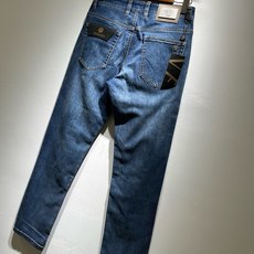 Versa*e范*哲 2026秋冬新款经典男士休闲牛仔裤、代工厂出品,出口欧美订单,官柜同步发售!!客供土耳其牛仔布、质 Versa*e范*哲 2026秋冬新款经典男士休闲牛仔裤、代工厂出品,出口欧美订单,官柜同步发售!!客供土耳其牛仔布、质