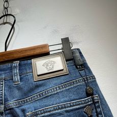 Versa*e范*哲 2026秋冬新款经典男士休闲牛仔裤、代工厂出品,出口欧美订单,官柜同步发售!!客供土耳其牛仔布、质 Versa*e范*哲 2026秋冬新款经典男士休闲牛仔裤、代工厂出品,出口欧美订单,官柜同步发售!!客供土耳其牛仔布、质