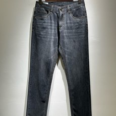 BURBER*Y巴*莉 2026秋冬新品男士高端休闲百搭牛仔裤!对于BUR粉丝来说,这样大气的经典设计足矣一眼种草,是今 BURBER*Y巴*莉 2026秋冬新品男士高端休闲百搭牛仔裤!对于BUR粉丝来说,这样大气的经典设计足矣一眼种草,是今