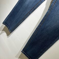 MONC蒙*口2026秋冬新款牛仔裤,贸易公司渠道稀出,同步官网发售!M稀缺渠道订单臻品,品质控闭眼收走的不后悔款!定制 MONC蒙*口2026秋冬新款牛仔裤,贸易公司渠道稀出,同步官网发售!M稀缺渠道订单臻品,品质控闭眼收走的不后悔款!定制
