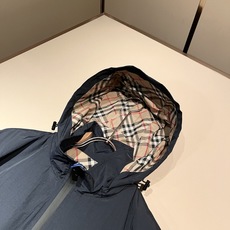 BURBER*Y巴*莉2026秋冬新品夹克外套重磅来袭,最近比较火热聚酯纤维面料制作而成,高端户外运动休闲系列,非常火热 BURBER*Y巴*莉2026秋冬新品夹克外套重磅来袭,最近比较火热聚酯纤维面料制作而成,高端户外运动休闲系列,非常火热