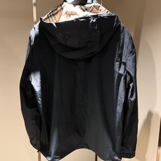 BURBER*Y巴*莉2026秋冬新品夹克外套重磅来袭,最近比较火热聚酯纤维面料制作而成,高端户外运动休闲系列,非常火热 BURBER*Y巴*莉2026秋冬新品夹克外套重磅来袭,最近比较火热聚酯纤维面料制作而成,高端户外运动休闲系列,非常火热