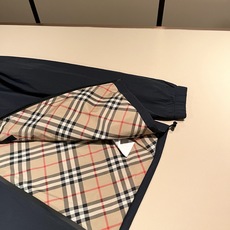 BURBER*Y巴*莉2026秋冬新品夹克外套重磅来袭,最近比较火热聚酯纤维面料制作而成,高端户外运动休闲系列,非常火热 BURBER*Y巴*莉2026秋冬新品夹克外套重磅来袭,最近比较火热聚酯纤维面料制作而成,高端户外运动休闲系列,非常火热