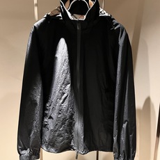 BURBER*Y巴*莉2026秋冬新品夹克外套重磅来袭,最近比较火热聚酯纤维面料制作而成,高端户外运动休闲系列,非常火热 BURBER*Y巴*莉2026秋冬新品夹克外套重磅来袭,最近比较火热聚酯纤维面料制作而成,高端户外运动休闲系列,非常火热