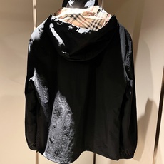 BURBER*Y巴*莉2026秋冬新品夹克外套重磅来袭,最近比较火热聚酯纤维面料制作而成,高端户外运动休闲系列,非常火热 BURBER*Y巴*莉2026秋冬新品夹克外套重磅来袭,最近比较火热聚酯纤维面料制作而成,高端户外运动休闲系列,非常火热