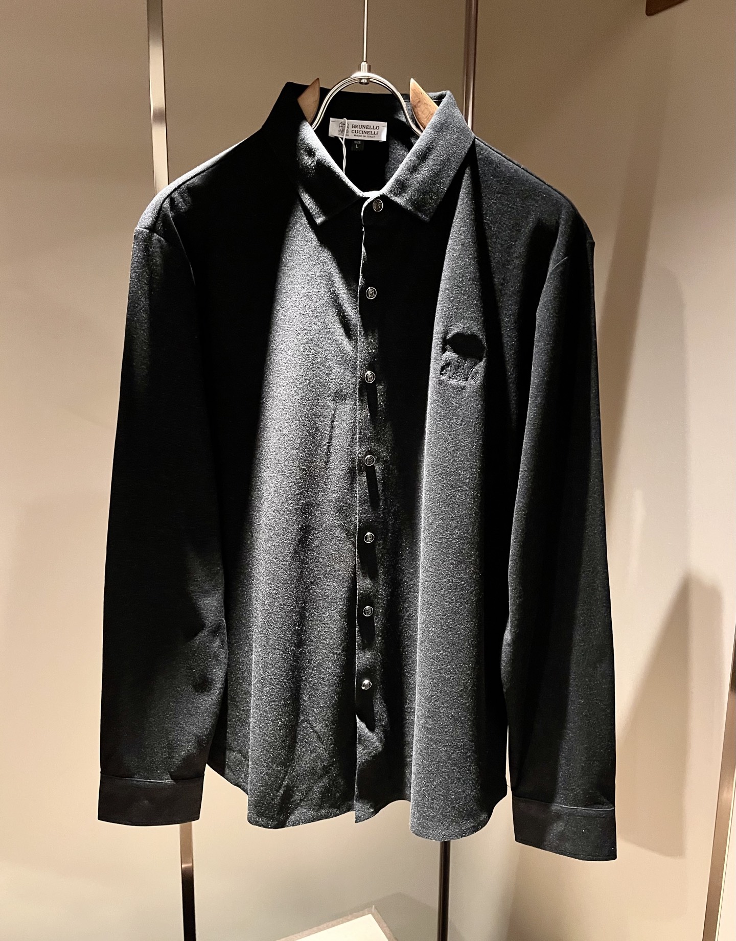 BC-Brunello Cucineli 2026秋冬新款男士长袖衬衣,众多明星都爱穿的时尚百搭单品!喜欢经典简约的朋友 BC-Brunello Cucineli 2026秋冬新款男士长袖衬衣,众多明星都爱穿的时尚百搭单品!喜欢经典简约的朋友