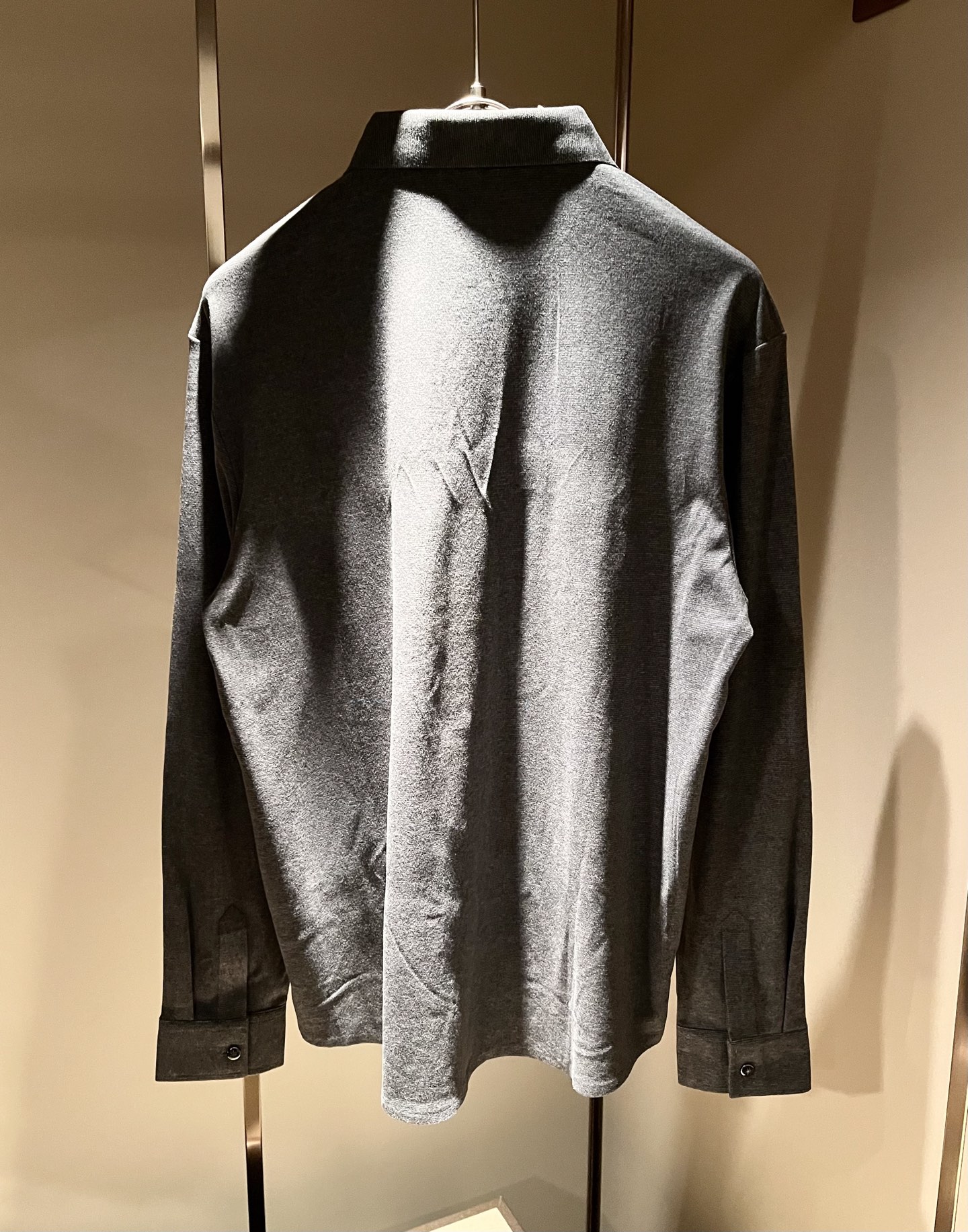 Dior 迪奥2026秋冬新款男士衬衣,品牌最新设计元素!既不单调也不复杂,恰到好处的展现品味!客供定制进口羊毛面料!面 Dior 迪奥2026秋冬新款男士衬衣,品牌最新设计元素!既不单调也不复杂,恰到好处的展现品味!客供定制进口羊毛面料!面