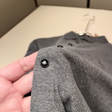 Dior 迪奥2026秋冬新款男士衬衣,品牌最新设计元素!既不单调也不复杂,恰到好处的展现品味!客供定制进口羊毛面料!面 Dior 迪奥2026秋冬新款男士衬衣,品牌最新设计元素!既不单调也不复杂,恰到好处的展现品味!客供定制进口羊毛面料!面
